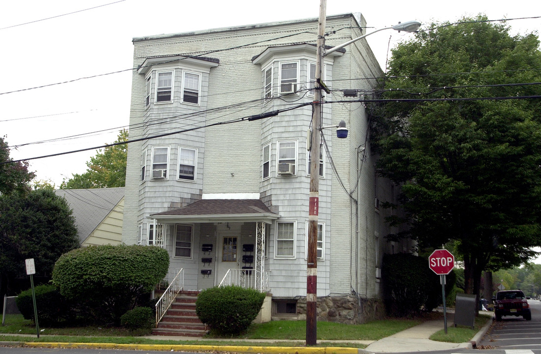 9 Cedar St in Garwood, NJ - Building Photo