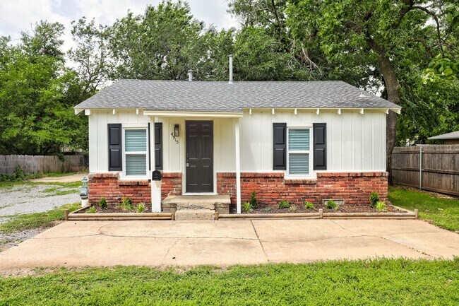 property at 4913 N Willow Ave