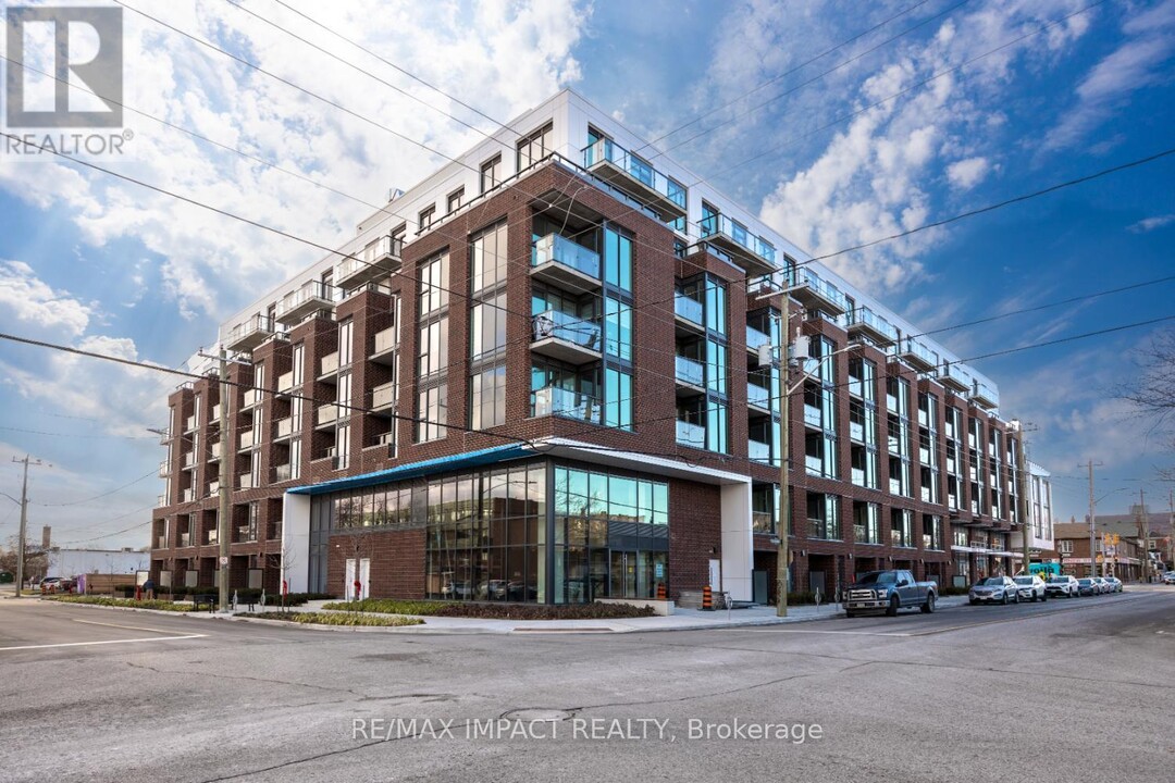 201-201 Brock St S in Whitby, ON - Building Photo