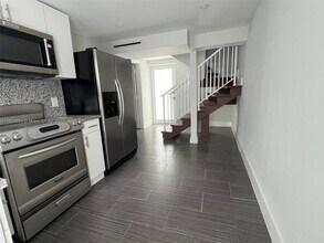 2262 SW 17th St in Miami, FL - Building Photo - Building Photo
