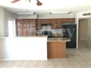 3204 S Nu Vista Ln in Tempe, AZ - Foto de edificio - Building Photo