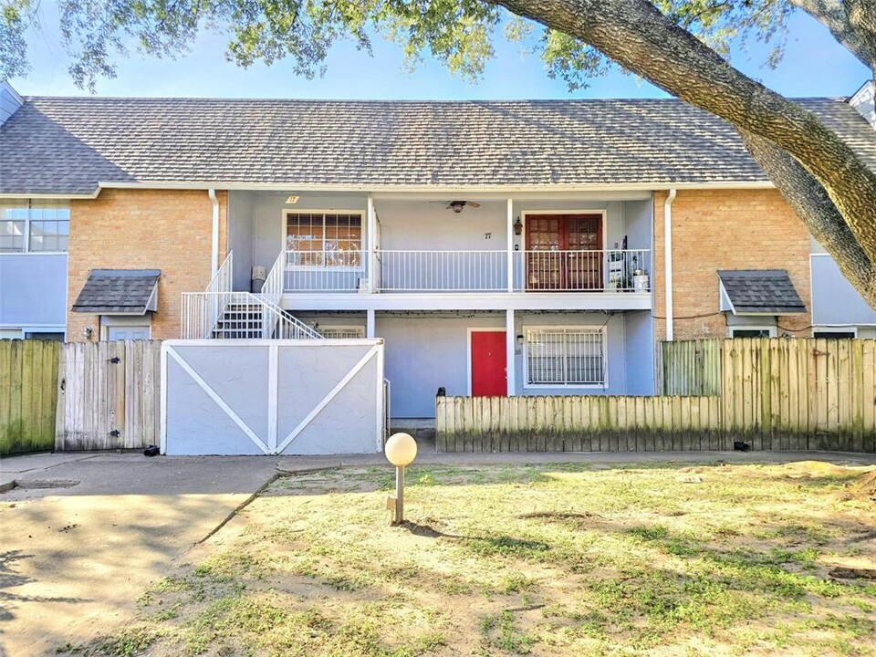 1433 Cedar Post Ln in Houston, TX - Building Photo