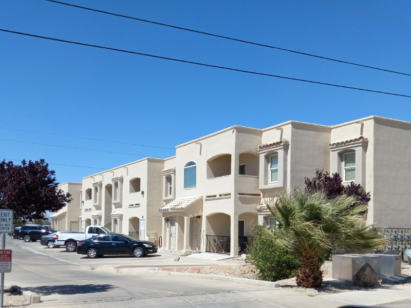 6325 Reynolds Dr in Las Cruces, NM - Foto de edificio