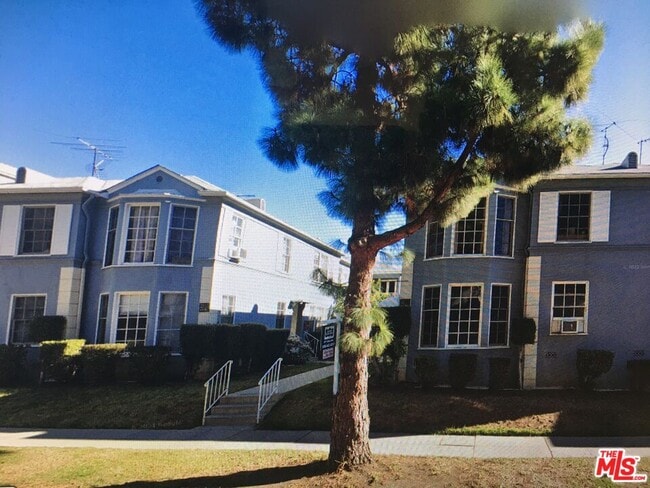 460-460 1/4 Kelton Ave in Los Angeles, CA - Building Photo - Building Photo