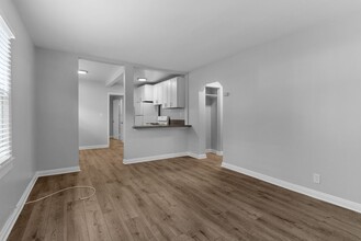 935 N Washington Pl in Long Beach, CA - Building Photo - Building Photo