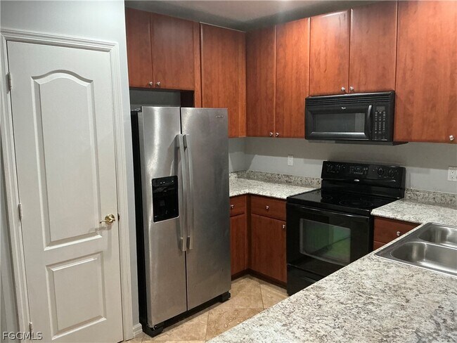 8667 Athena Ct in Lehigh Acres, FL - Building Photo - Building Photo