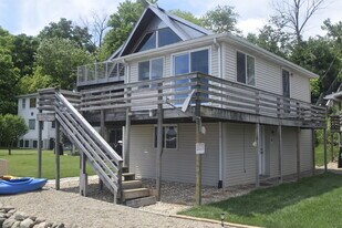 8245B NW Lake Shore Dr in Cedar Lake, IN - Building Photo