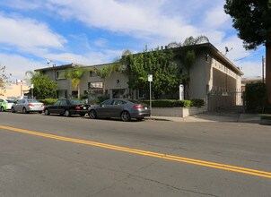 5716 Tujunga Ave in North Hollywood, CA - Building Photo - Building Photo