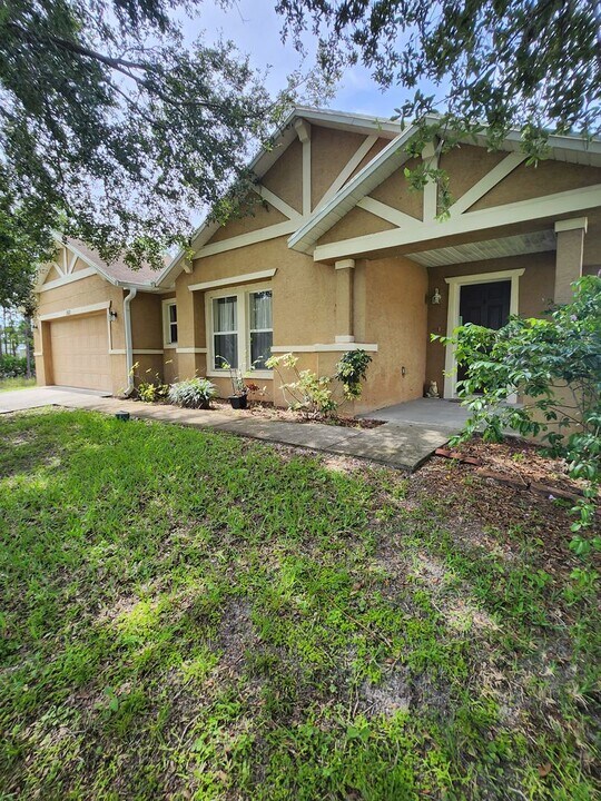 160 Scotch St SW in Palm Bay, FL - Building Photo