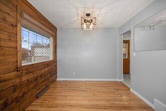 6028 N Lincoln St in Spokane, WA - Foto de edificio - Building Photo