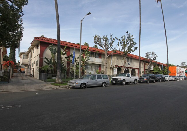 1645 Winona Blvd in Los Angeles, CA - Building Photo - Building Photo