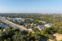 Ten Oaks in Austin, TX - Foto de edificio - Building Photo