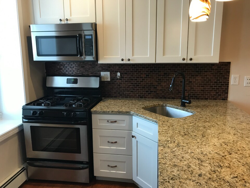 349 Sumner St, Unit 1 in Boston, MA - Foto de edificio