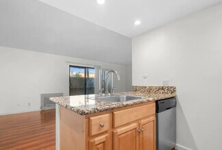 925 Fulton Ave in Sacramento, CA - Building Photo - Building Photo