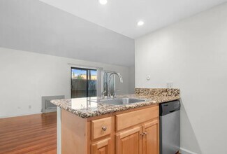 925 Fulton Ave-Unit -427 in Sacramento, CA - Building Photo - Building Photo