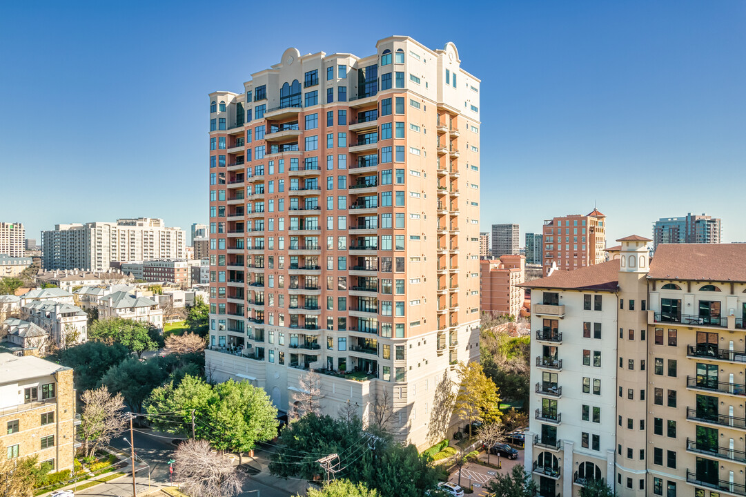 Plaza II at Turtle Creek in Dallas, TX - Foto de edificio