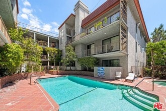 2031 S Bentley Ave in Los Angeles, CA - Building Photo - Building Photo