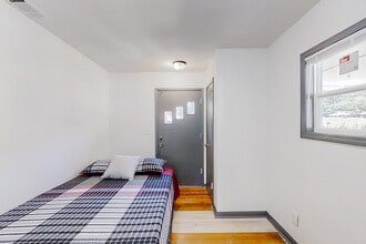 1395 Stoneham Ct in Atlanta, GA - Foto de edificio - Building Photo