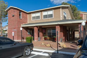 Las Lomas in El Paso, TX - Foto de edificio - Building Photo