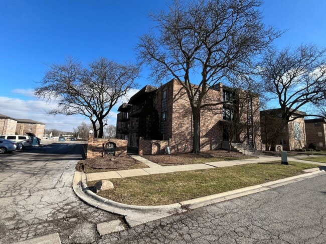 17745 Rosewood Dr in Lansing, IL - Building Photo - Building Photo
