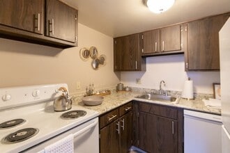 Fairfield Pointe in Fairfield, OH - Building Photo - Building Photo
