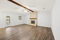 2204 Donna Dr in Taylor, TX - Foto de edificio - Building Photo