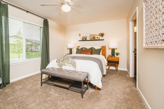Redwood Fort Wayne Diebold Road in Fort Wayne, IN - Building Photo - Interior Photo