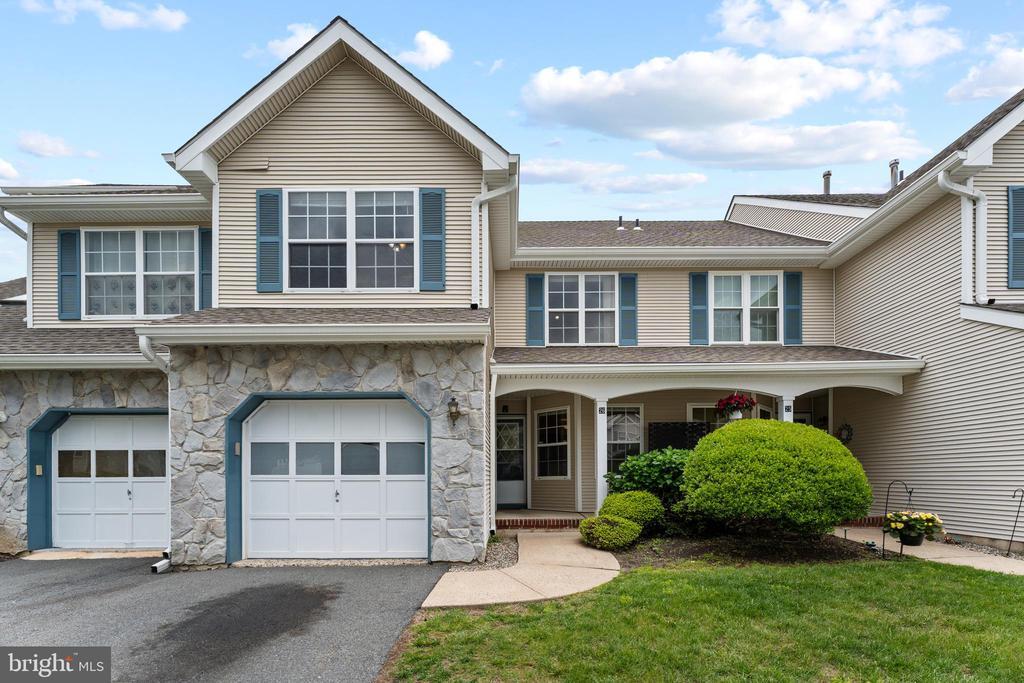 26 Allison Ct in Monmouth Junction, NJ - Building Photo