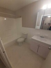 10 Bullocks Point Ave in East Providence, RI - Foto de edificio - Building Photo