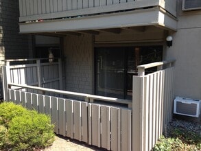 100 Kinross Dr, Unit 15 in Walnut Creek, CA - Building Photo - Building Photo