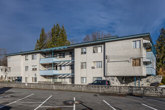 9545 College St in Chilliwack, BC - Building Photo - Building Photo