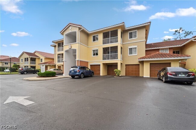 13141 Bella Casa Cir in Ft. Myers, FL - Building Photo - Building Photo