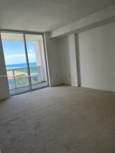 10275 Collins Ave in Bal Harbour, FL - Building Photo - Building Photo