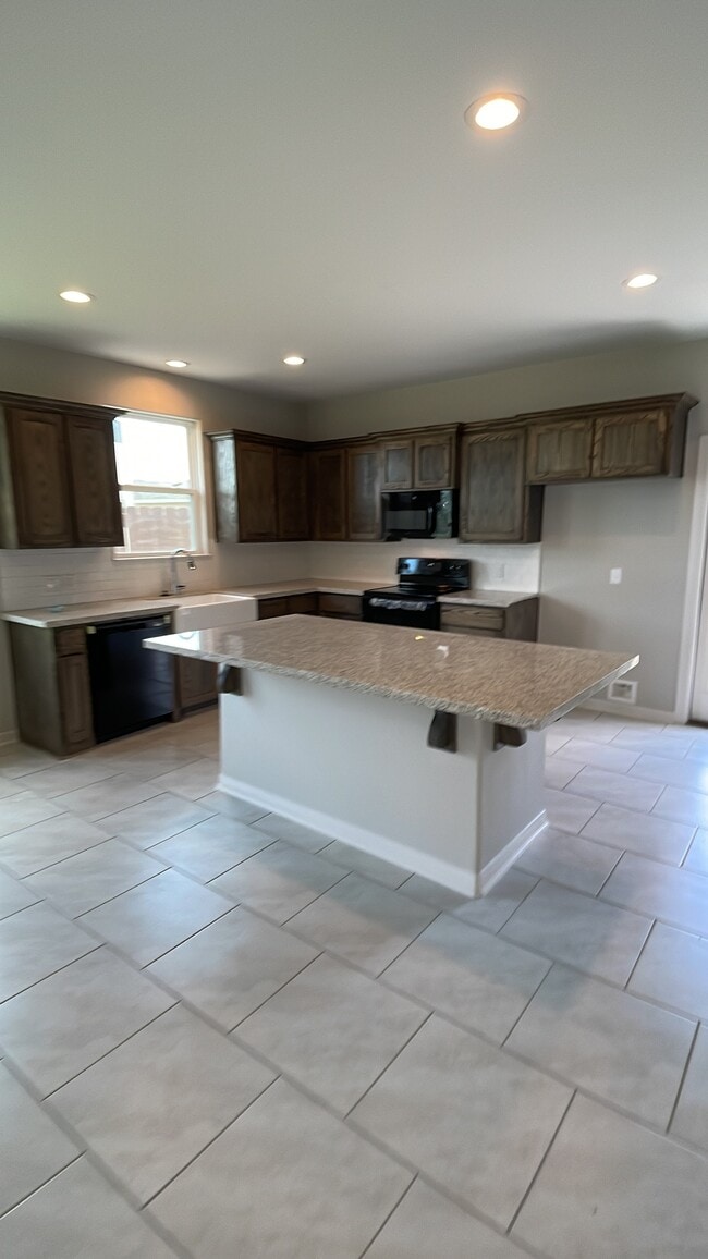 2369 Grove Ln in Brownsville, TX - Foto de edificio - Building Photo