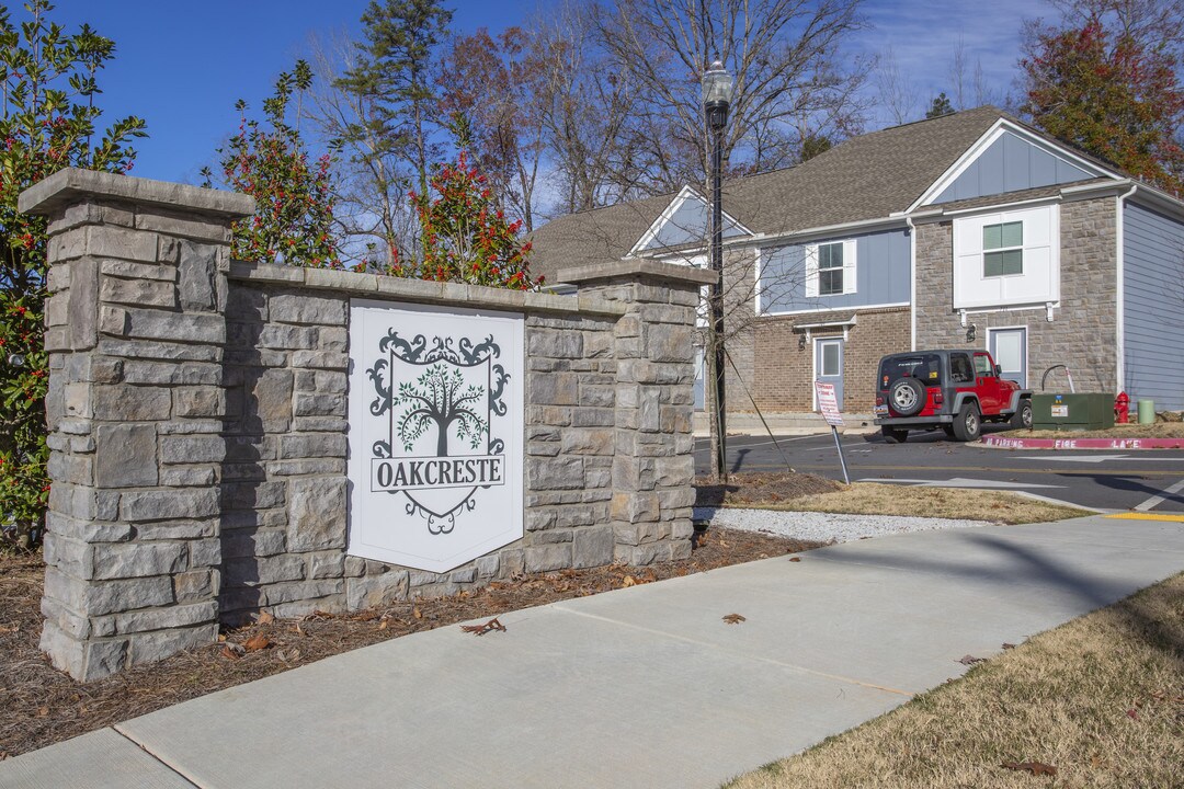 Oakcreste in Clemson, SC - Building Photo