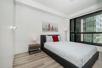 665 Rue Versailles in Montréal, QC - Building Photo - Building Photo