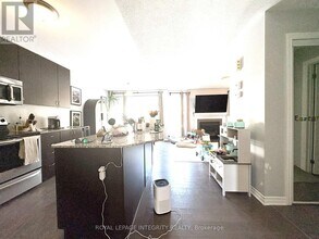 325 Meadowbreeze Dr in Ottawa, ON - Building Photo - Building Photo