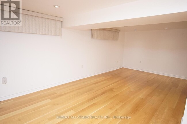 30 Doerr Rd in Toronto, ON - Building Photo - Building Photo