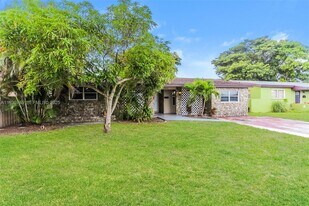 7560 Venetian St in Miramar, FL - Building Photo