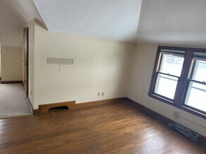 1125 E Kensington Blvd in Shorewood, WI - Building Photo - Building Photo