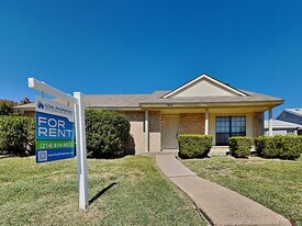 7621 Pebble Beach Dr in Rowlett, TX - Building Photo