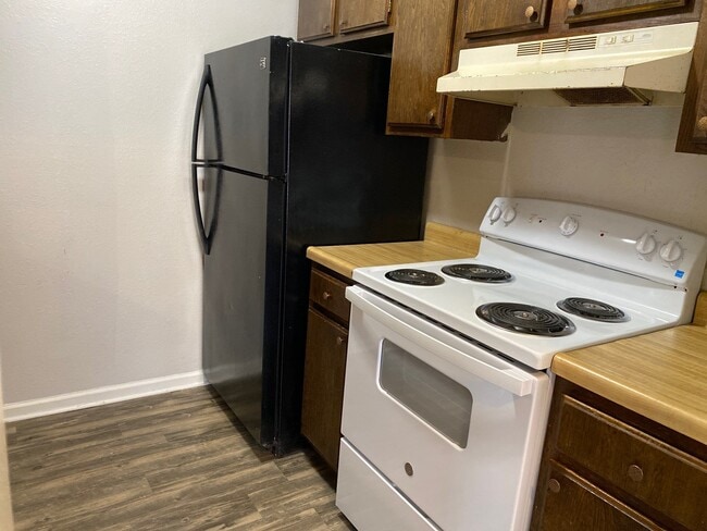 282 Tinker Hill Cv, Unit D in Jackson, TN - Building Photo - Building Photo