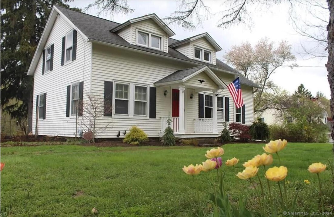 12 Wood Creek Rd in New Fairfield, CT - Building Photo