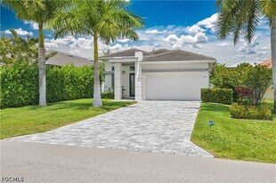 693 105th Ave N in Naples, FL - Building Photo