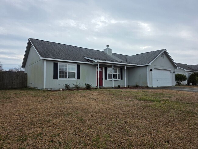 425 Dion Dr in Hubert, NC - Building Photo - Building Photo