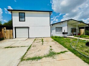 206 Sevilla Loop in Laredo, TX - Building Photo - Building Photo