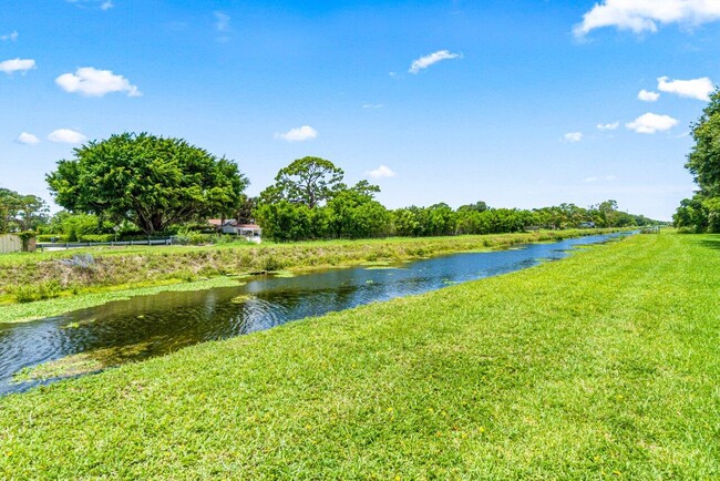 4734 Lucerne Lakes Blvd in Greenacres, FL - Foto de edificio - Building Photo