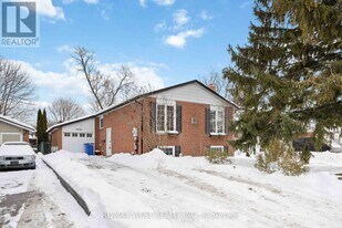 249 Hodgson Dr in Newmarket, ON - Building Photo