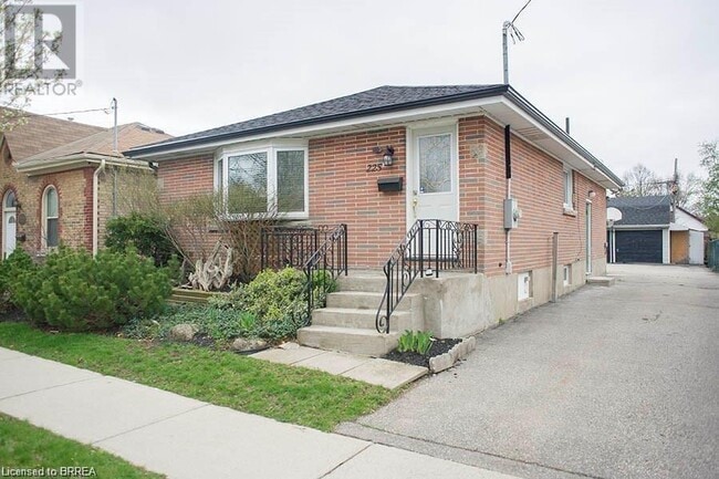property at 225 Chatham St