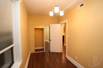 1324 N Bosworth Ave, Unit 1F in Chicago, IL - Foto de edificio - Building Photo
